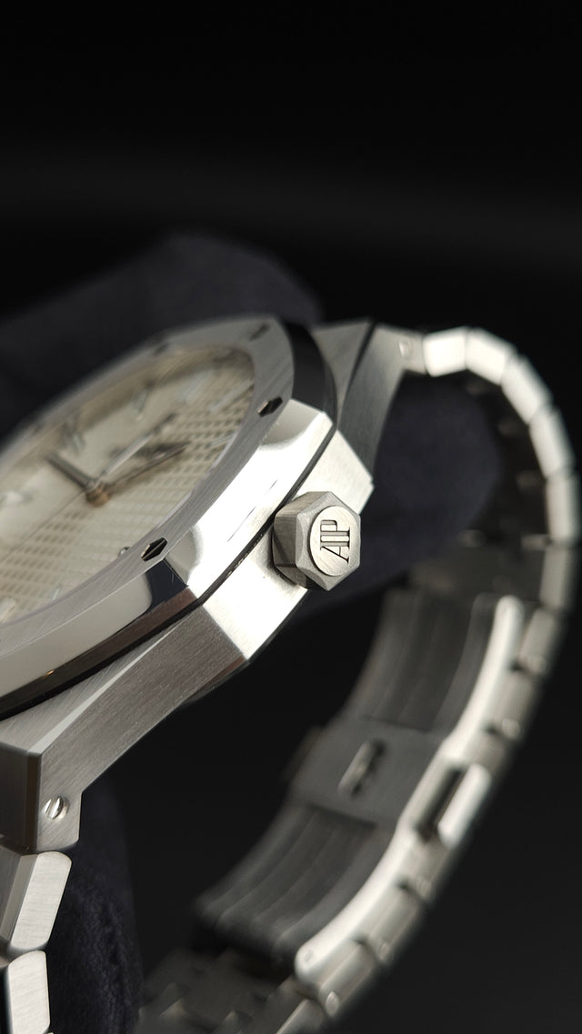 Audemars Piguet Royal Oak Selfwinding 15500ST.OO.1220ST.04 41 mm stainless-steel men’s watch with silver dial and integrated steel bracelet