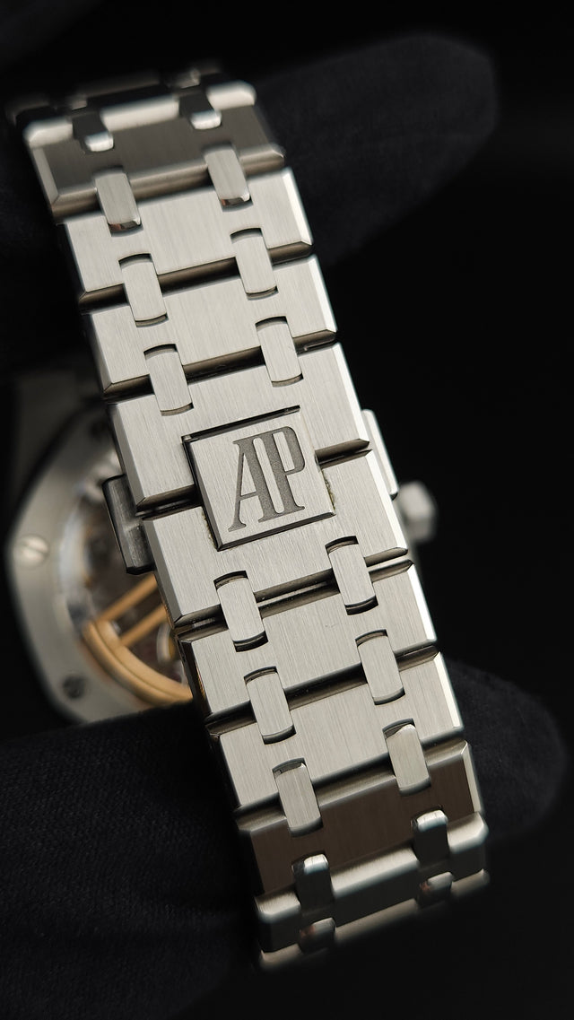 Audemars Piguet Royal Oak Selfwinding 15500ST.OO.1220ST.04 41 mm stainless-steel men’s watch with silver dial and integrated steel bracelet