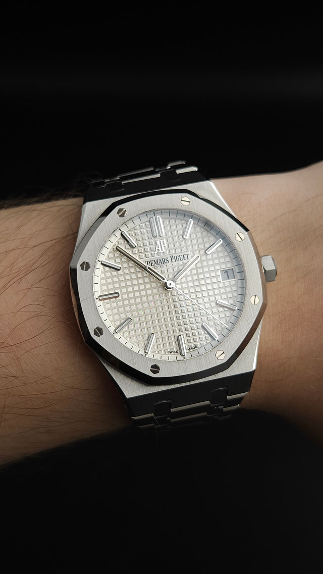 Audemars Piguet Royal Oak Selfwinding 15500ST.OO.1220ST.04 41 mm stainless-steel men’s watch with silver dial and integrated steel bracelet