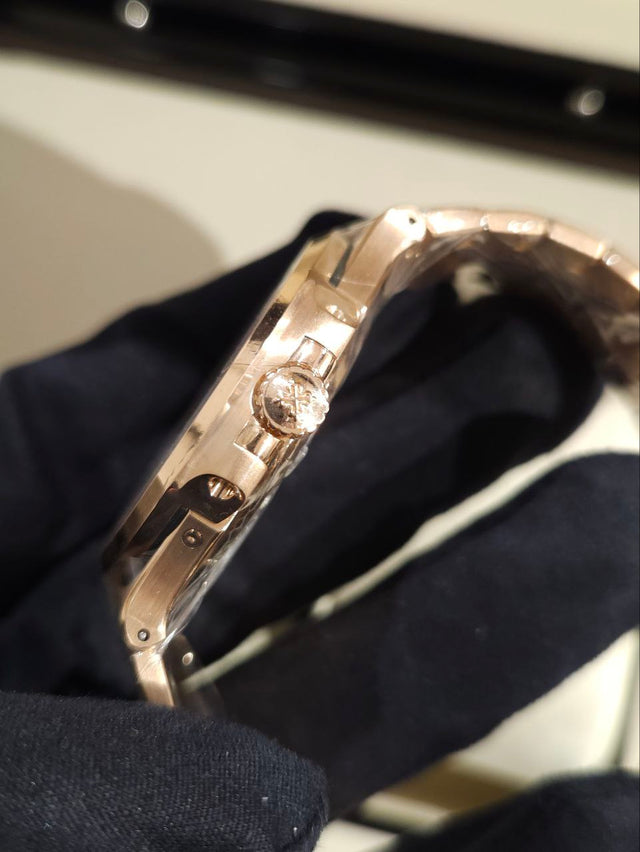 Patek Philippe Nautilus Men's watch 5712/1R-001 crown