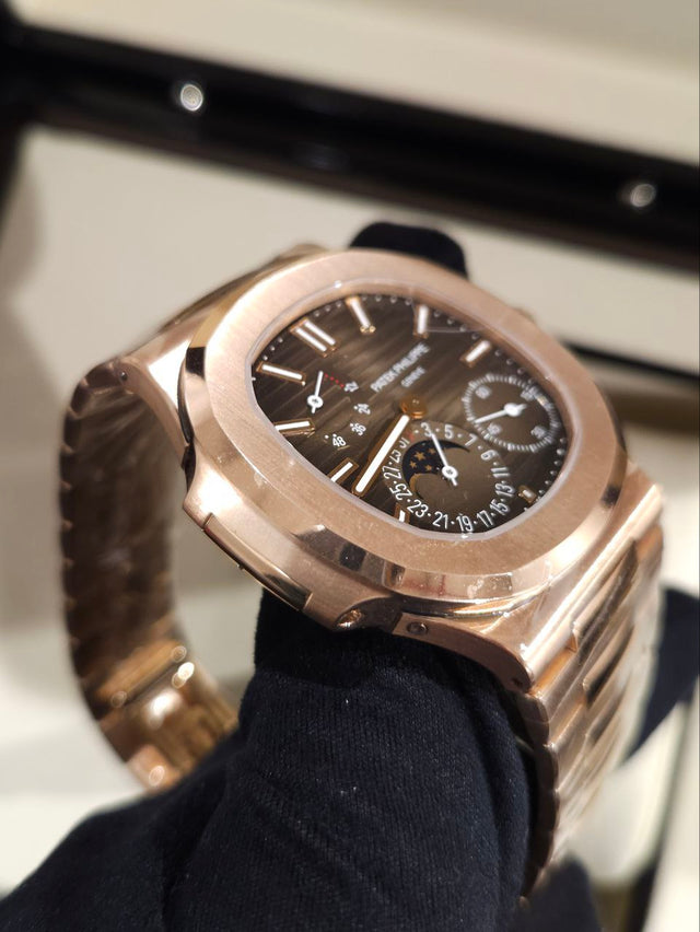 Patek Philippe Nautilus Men's watch 5712/1R-001 Rose gold