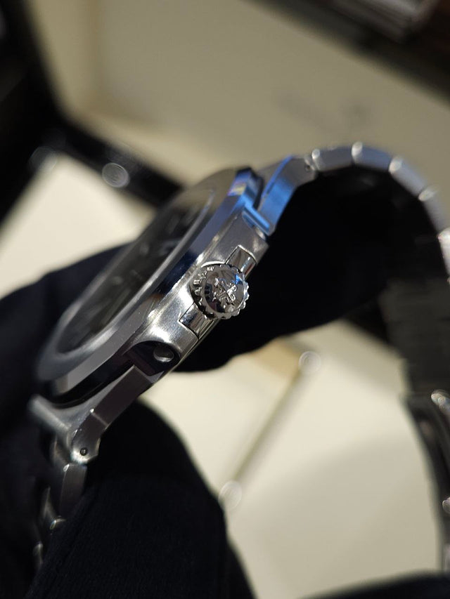 Patek Philippe Nautilus 5711/1A-010 – 40 mm Steel Men’s Watch with Blue Dial and Open Caseback