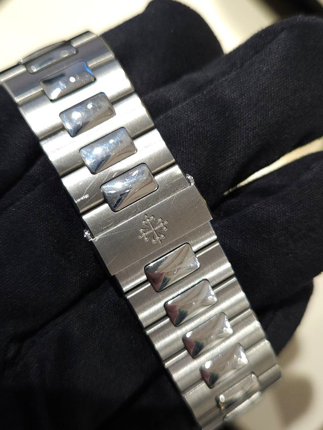 Patek Philippe Nautilus 5711/1A-010 – 40 mm Steel Men’s Watch with Blue Dial and Open Caseback old style buckle