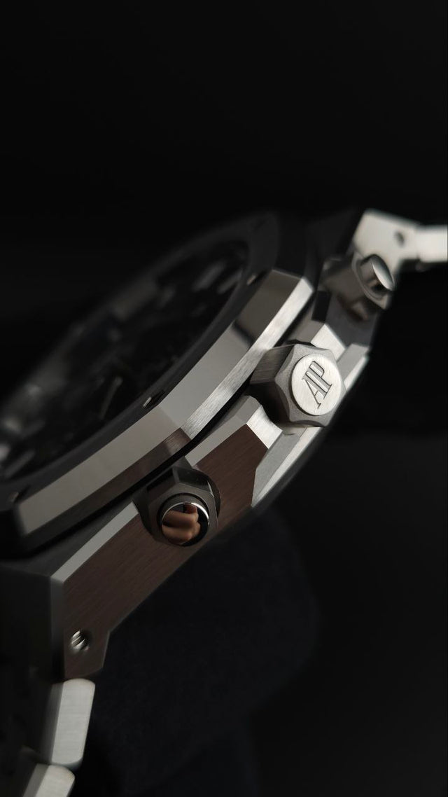 Audemars Piguet Royal Oak Selfwinding Chronograph 26240ST.OO.1320ST.04 41 mm stainless-steel men’s watch with green dial and integrated steel bracelet