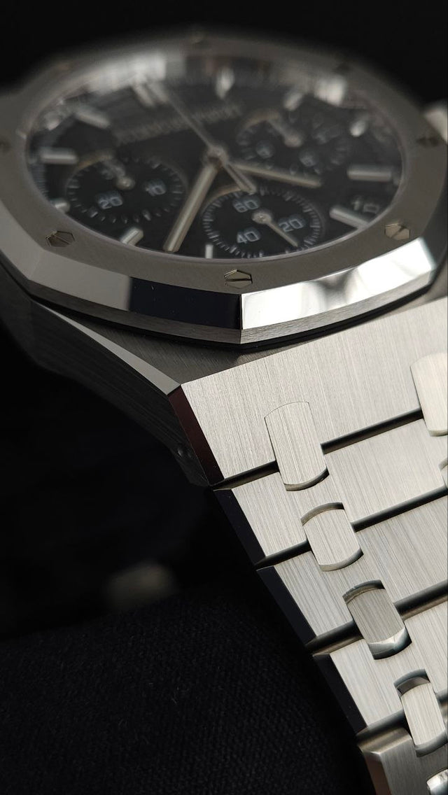 Audemars Piguet Royal Oak Selfwinding Chronograph 26240ST.OO.1320ST.04 41 mm stainless-steel men’s watch with green dial and integrated steel bracelet