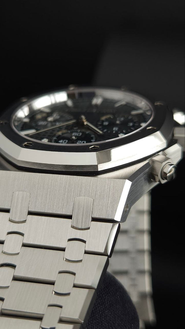 Audemars Piguet Royal Oak Selfwinding Chronograph 26240ST.OO.1320ST.04 41 mm stainless-steel men’s watch with green dial and integrated steel bracelet